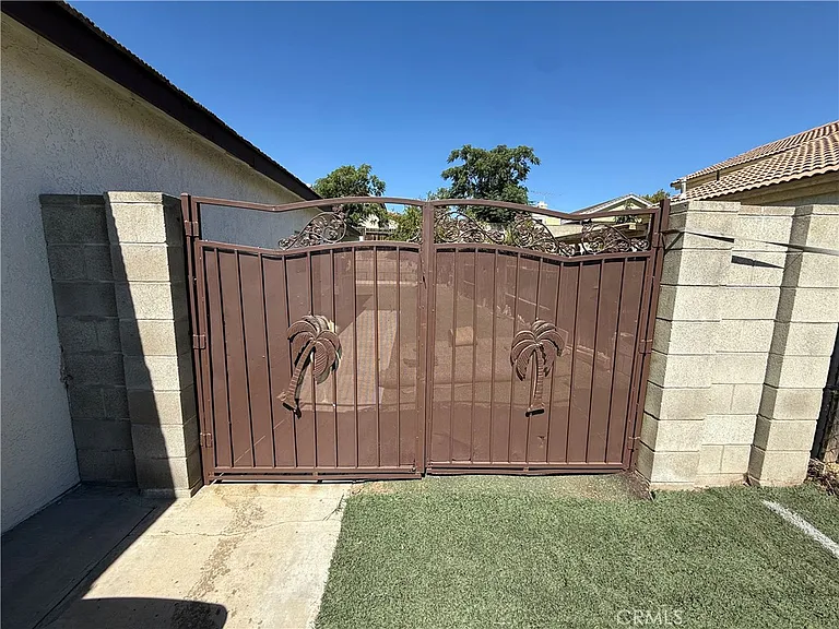 834 Shana Ct — Photo 8