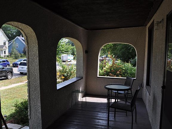 2nd image of 2524 Jackson St NE #995131408