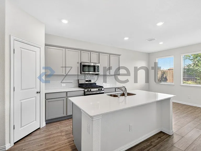 2130 Clarion Dr — Photo 7