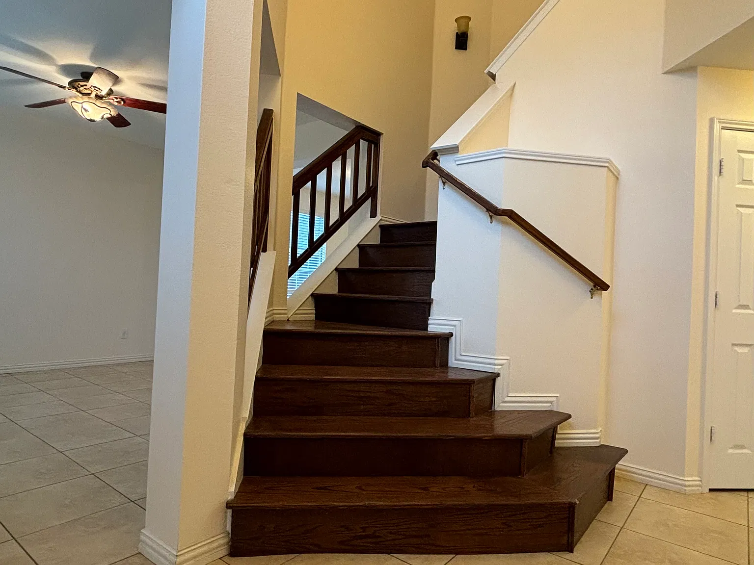 3 bed, 2.5 bath, 2225 sqft, $2,200 — Photo 2