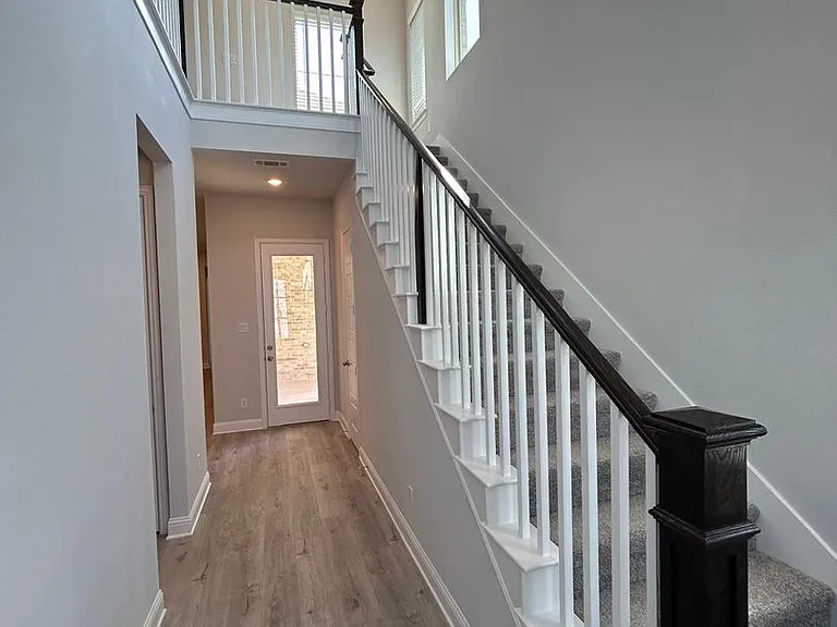 9008 Guadalupe St — Photo 32