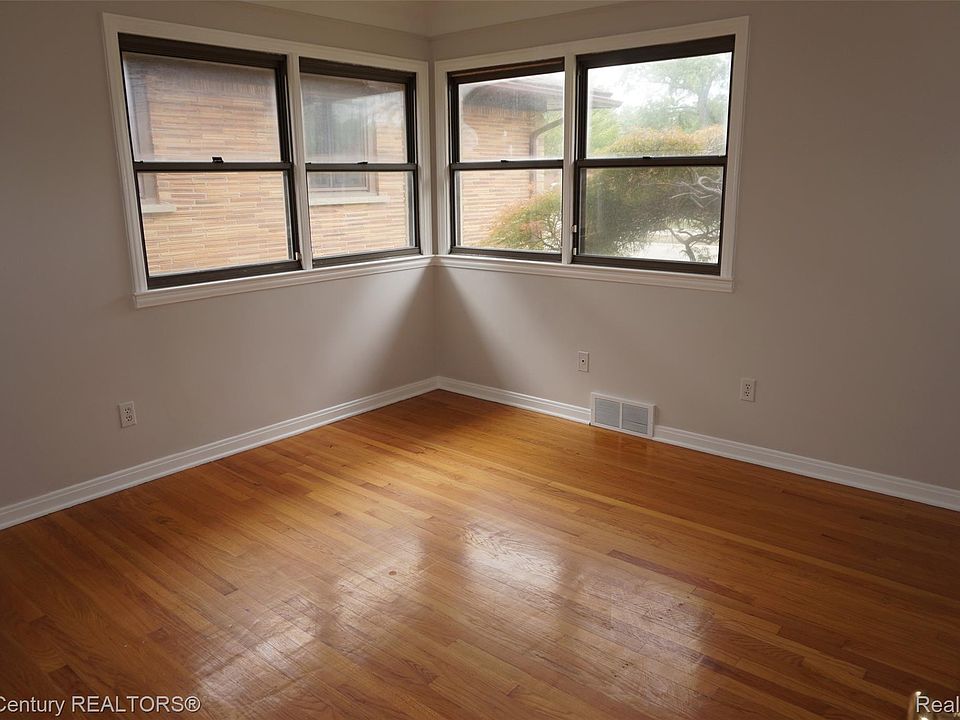 12831 Northfield Blvd, photo 4
