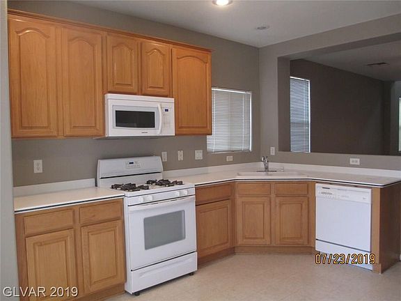 5th image of 180 Fratelli Ave #0
