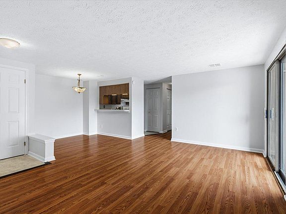 5th image of 803 Stratford Way APT H
