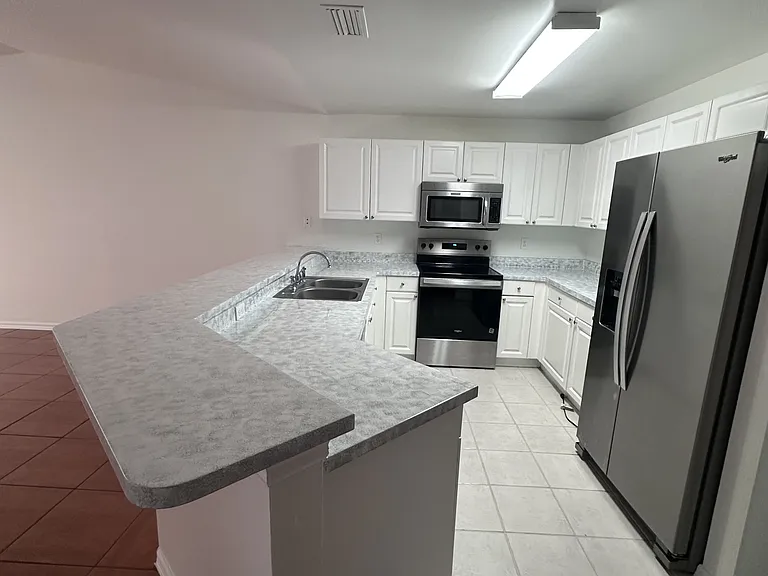 333 Gordon Ave S — Photo 1