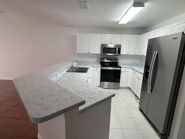 333 Gordon Ave S, Lehigh Acres, FL 33973