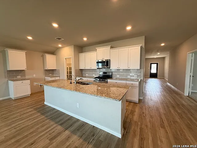 4 bed, 3.0 bath, 2357 sqft, $2,500 — Photo 4