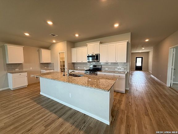 4th image of 554 Blue Stem Rd