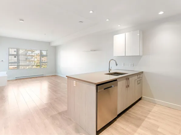 3333 Glasgow Ave #304, Saanich, BC V8X 1M5