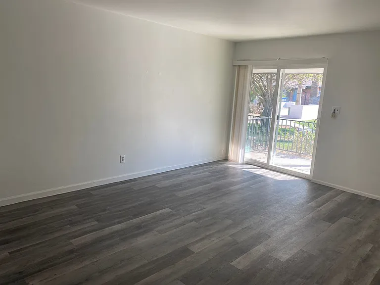 743 E Coronado Rd — Photo 12