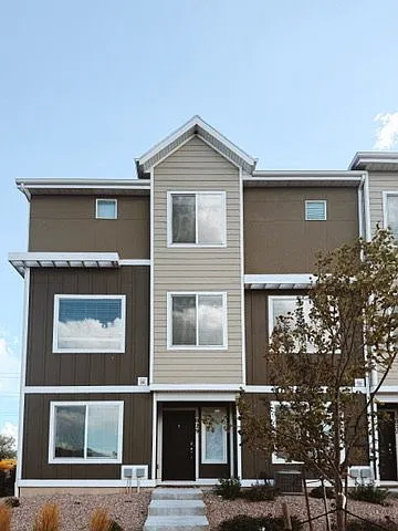 Modern 4-Bedroom Corner Townhome for Rent | Built in 2024 — Photo 1