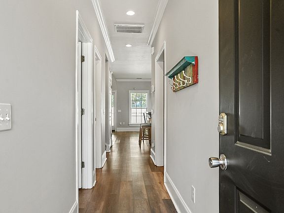 3rd image of 704 Kendal Ct
