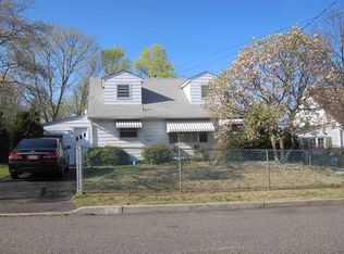 19 Kendall Dr, Parlin, NJ 08859