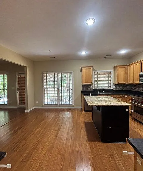 8002 Allerton Ln — Photo 8