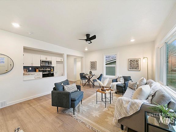 4th image of 215 W Elm St