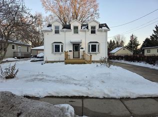 814 N Main St, Hartford, WI