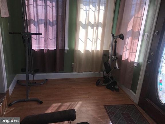 3rd image of 1208 Union Ave