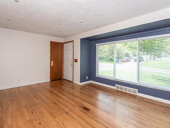 4th image of 8706 Holbrook Dr