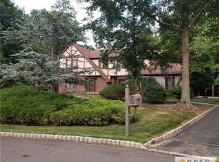 18 Pleasant Pl, North Brunswick, NJ 08902