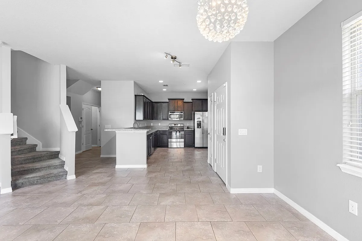 Unit Photo - 6562 S Goldenrod Rd #B