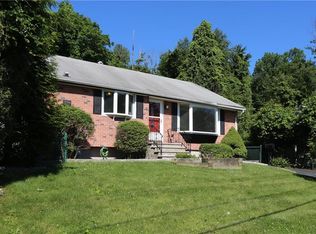 45 Barnes Dr, Garnerville, NY 10923