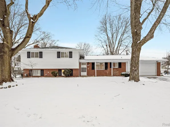 32540 W Wayburn St, Farmington Hills, MI 48334