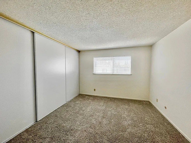 Arden Oaks Apartments — Photo 23