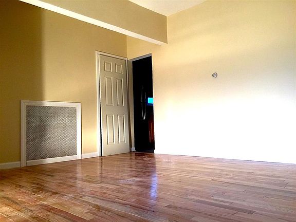 5th image of 286 Harrington Ave #1A