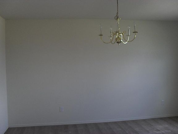 3rd image of 4406 Lloyd Dr