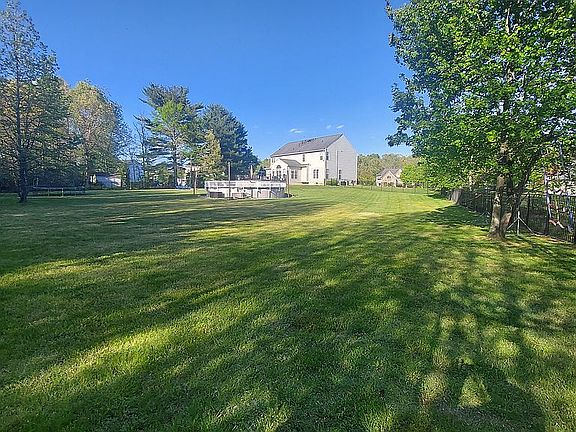 3rd image of 127 Stockton Ct