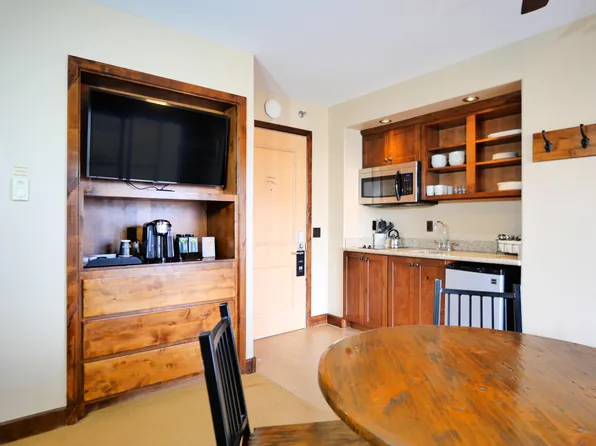 136 Country Club Dr #422, Mountain Village, CO 81435