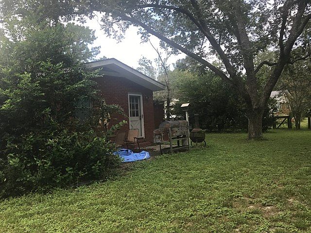 2nd image of 979 Seven Oaks Rd