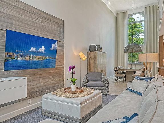 4th image of 1157 Coquille St #205