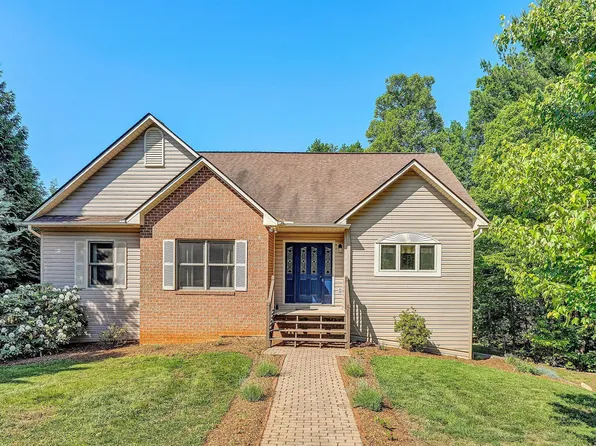 400 Harbor Landing Dr, Moneta, VA 24121