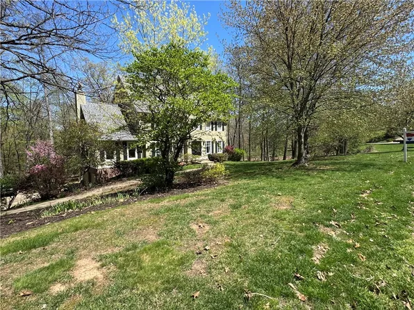 207 Oak Leaf Dr, Mars, PA 16046