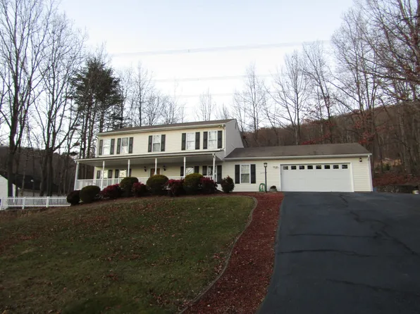 533 White Oak Dr, Blue Ridge, VA 24064