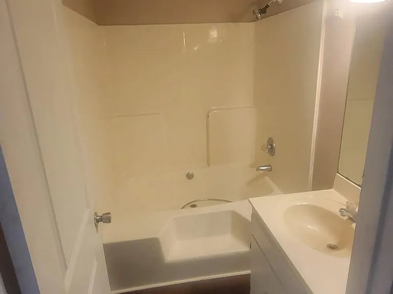 5412 School St — Photo 12
