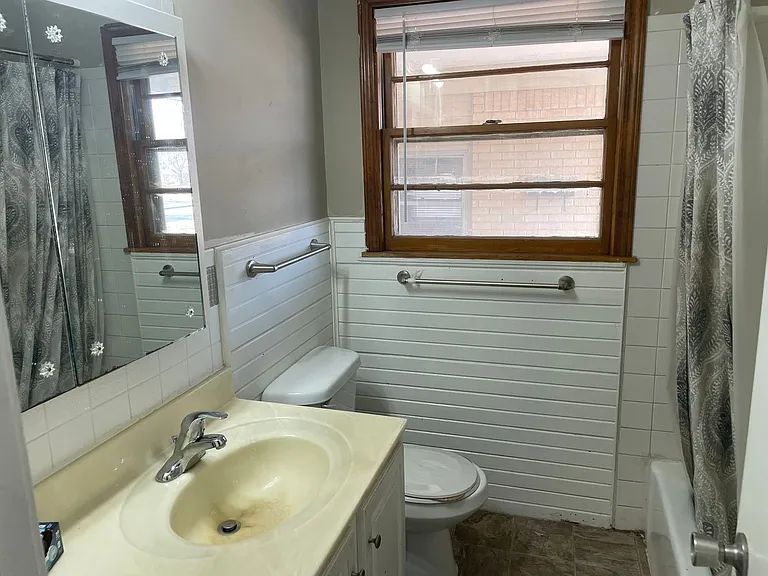 3215 S Mount Carmel Ave — Photo 5