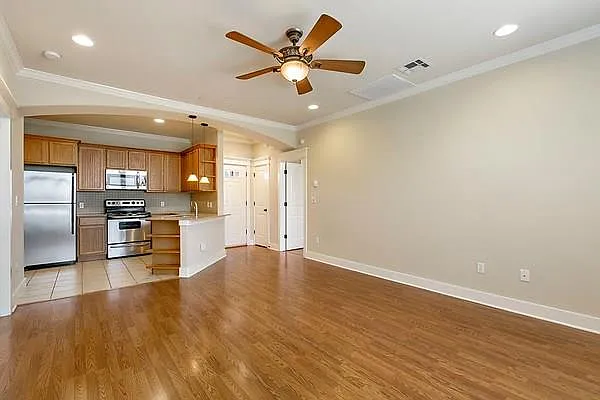 508 Elmwood Pl #B — Photo 5