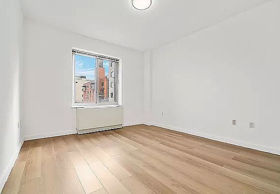 4th image of 460 W 20th St Penthouse B