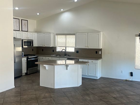 5th image of 16110 W Vale Dr