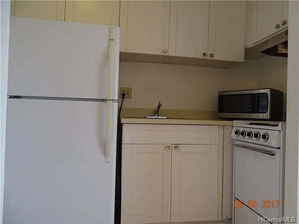 Studio, 300 sqft, $1,650 — Photo 4
