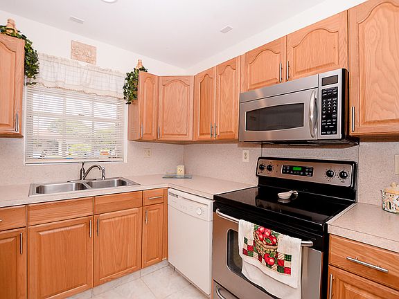 5th image of 1723 N Dovetail Dr #A