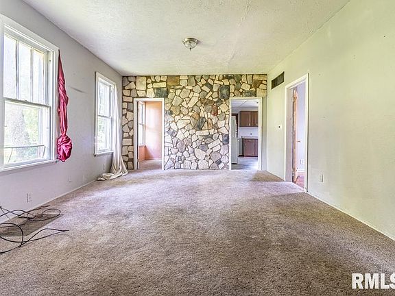 3rd image of 1319 N Bourland Ave