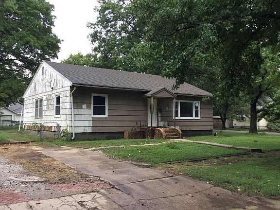 2nd image of 1811 N Grand St