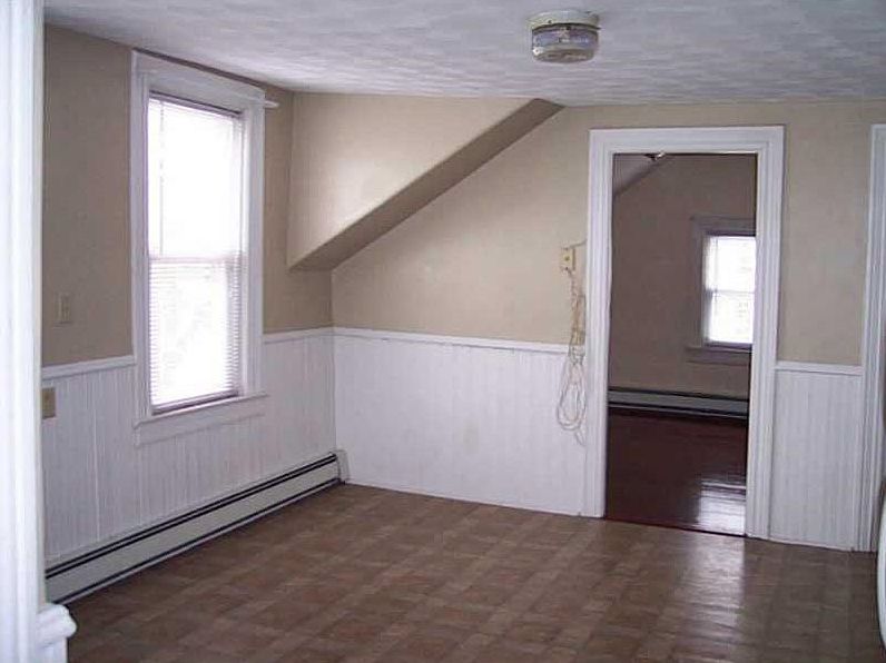 2nd image of 427 High St #3