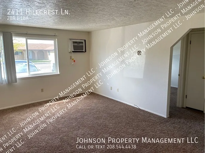 2411 Hillcrest Ln — Photo 6