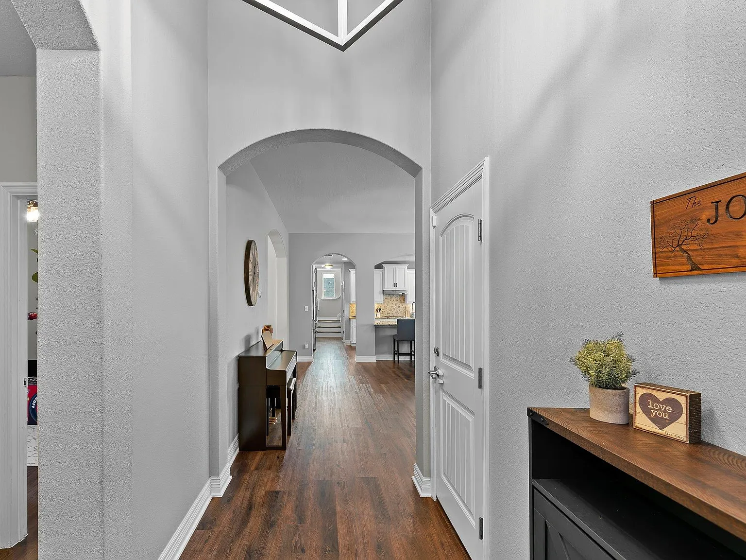 4 bed, 3.0 bath, 2471 sqft, $2,750 — Photo 3