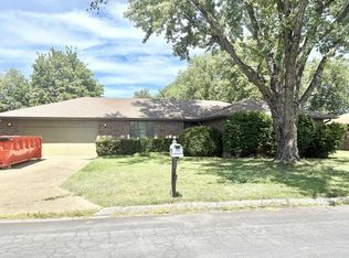 813 E 16th St, Mountain Grove, MO 65711