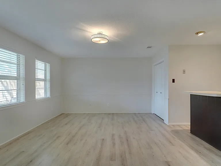 720 Huntwich Dr — Photo 17